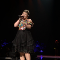 Kelly Clarkson Covers ‘Jealous’ And Is Amazing [VIDEO]