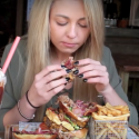 College Student Destroys 28 Ounce Burger In 10 Minutes [VIDEO]