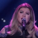 Kelly Clarkson And Her Toddler Rock Out To Salt-N-Pepper